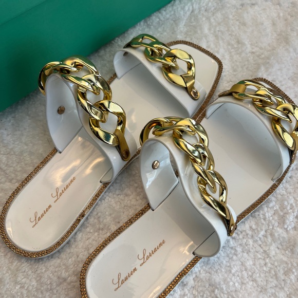 Lauren Lorraine White Sandals with Gold Chain - Picture 2 of 7